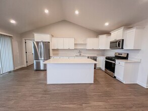 607 S Division St in Roberts, WI - Building Photo - Building Photo