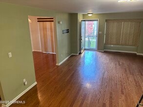 206 Brookfield Dr in Jackson Township, NJ - Building Photo - Building Photo