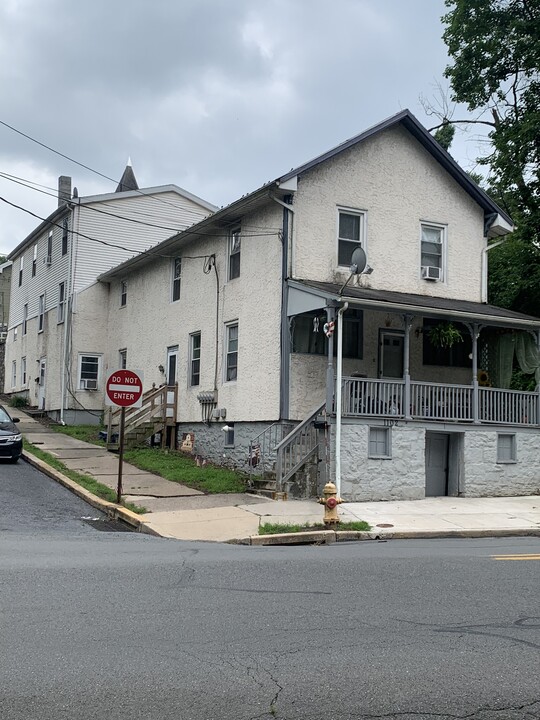 1102 Haycreek Rd in Birdsboro, PA - Building Photo