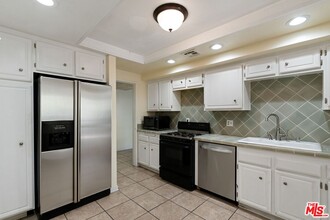 15325 Magnolia Blvd-Unit -305 in Los Angeles, CA - Building Photo - Building Photo