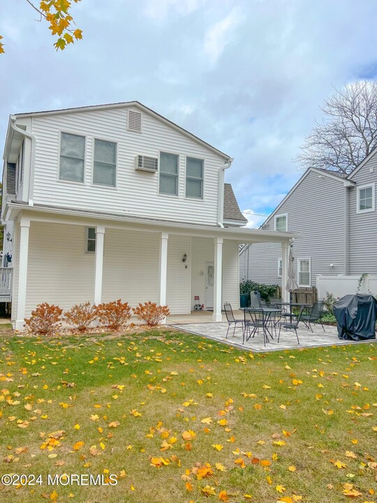 413 Morris Ave in Spring Lake, NJ - Building Photo