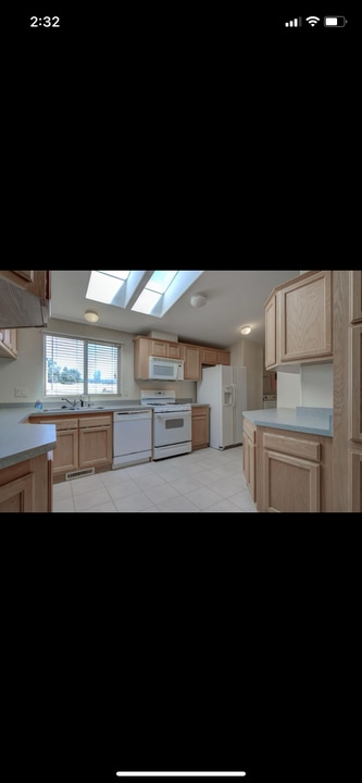 21560 S Powerhouse Rd in Manton, CA - Building Photo