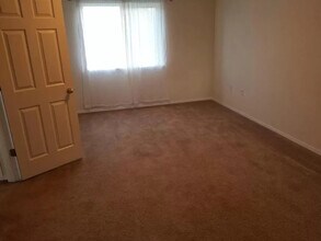 5386 Burbank St N in Keizer, OR - Building Photo - Building Photo