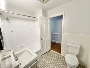 5411 Foxwood Dr in Greensboro, NC - Building Photo - Building Photo