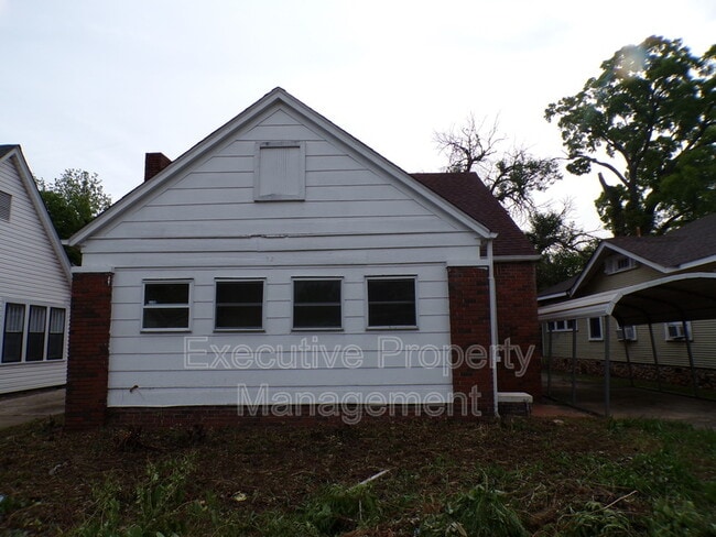 property at 921 7th Pl SW