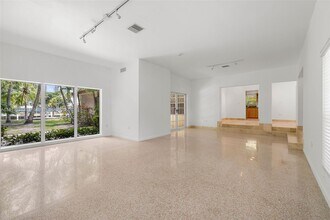 564 Golden Beach Dr in Golden Beach, FL - Building Photo - Building Photo