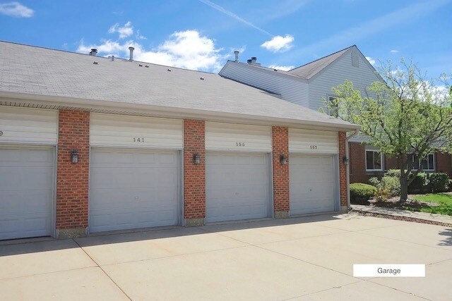 135 Morningside Ln E in Buffalo Grove, IL - Building Photo