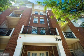 350 W Elm St in Conshohocken, PA - Building Photo - Building Photo
