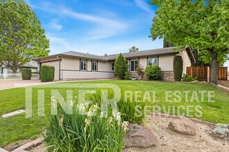 511 Lyndhurst Ave in Roseville, CA - Building Photo - Building Photo