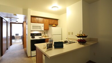 Somerset Square in Columbus, OH - Foto de edificio - Interior Photo