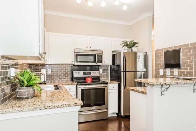 2131 Lennox Square Rd in Charlotte, NC - Building Photo - Building Photo