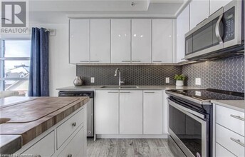 15 Prince Albert Blvd in Kitchener, ON - Building Photo - Building Photo