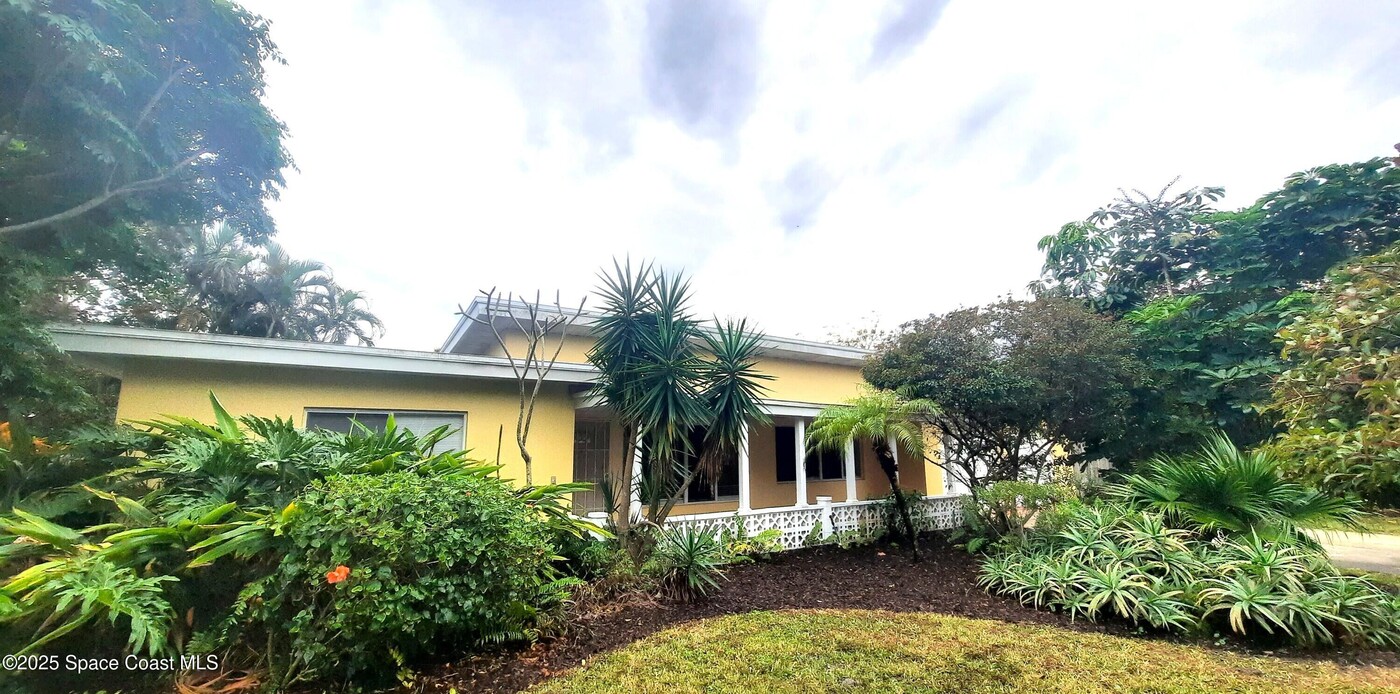 505 Magnolia Ave in Melbourne Beach, FL - Building Photo