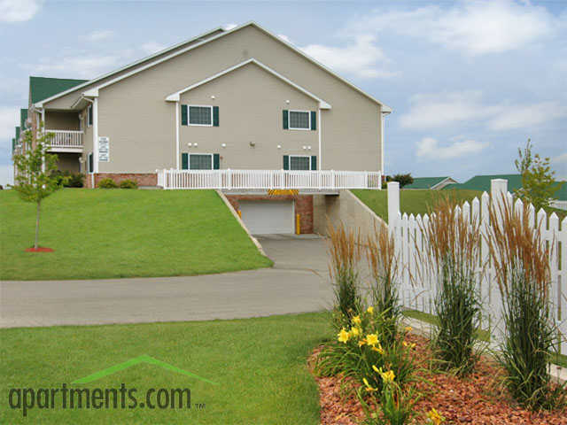 Hawks Ridge Apartments in Beloit, WI - Building Photo - Building Photo