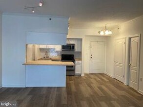 1211 S Eads St in Arlington, VA - Building Photo - Building Photo