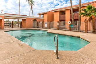 Citrus Highland Apartments in Mesa, AZ - Foto de edificio - Building Photo
