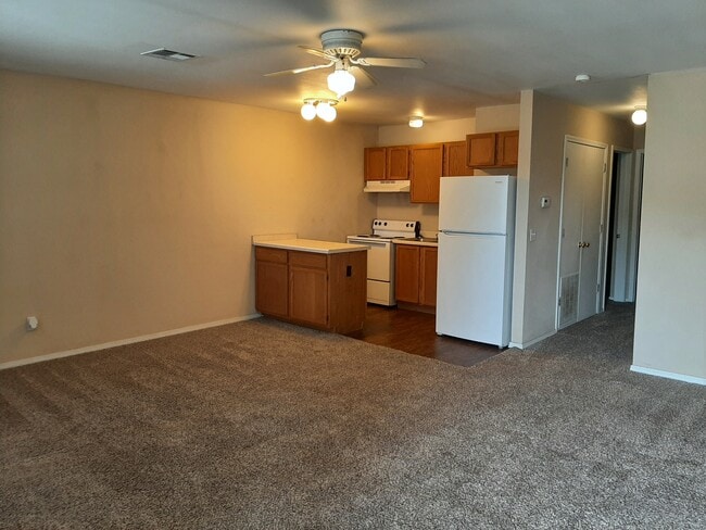 124 W Maple Ave in Stillwater, OK - Building Photo - Building Photo