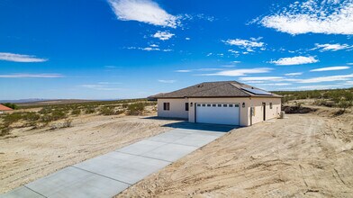 10654 Wilson Rd in California City, CA - Building Photo - Building Photo