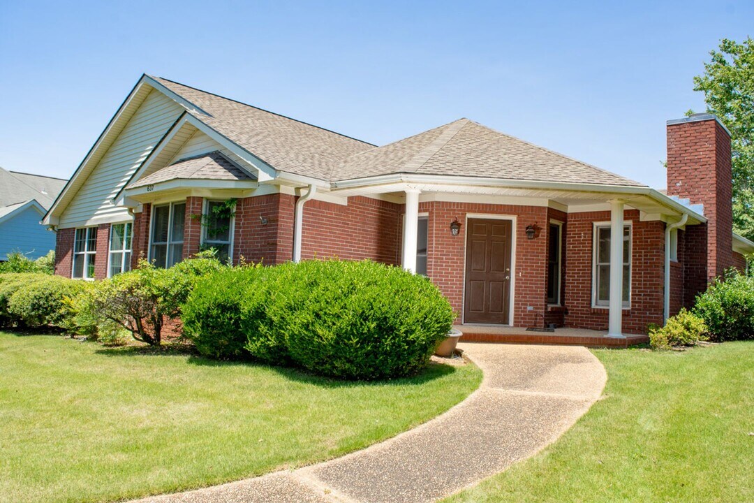 637 Homewood Dr in Auburn, AL - Building Photo