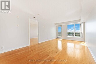 120 Grant Carman Dr in Ottawa, ON - Building Photo - Building Photo