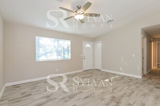 1950 W Burgundy Way in Tucson, AZ - Building Photo - Building Photo