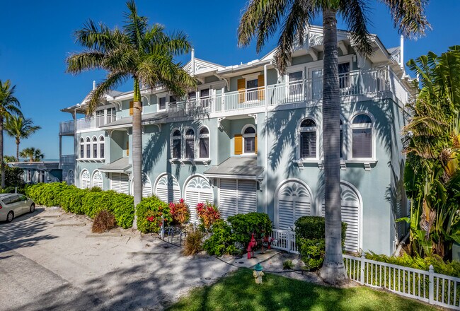 100-108 36th St in Holmes Beach, FL - Building Photo - Primary Photo