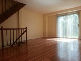 505 Bayberry Ln in Imperial, PA - Building Photo