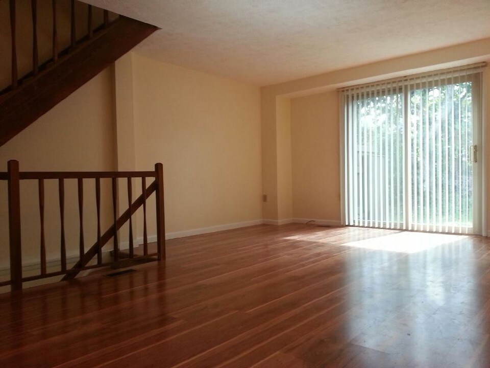 505 Bayberry Ln in Imperial, PA - Building Photo