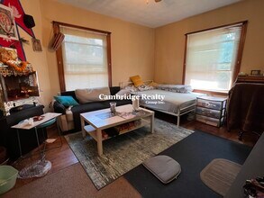 22 Grand View Ave, Unit #1 in Somerville, MA - Building Photo - Building Photo