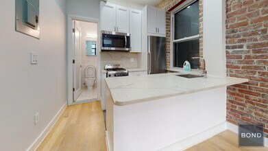 217 E 84th St in New York, NY - Building Photo - Building Photo