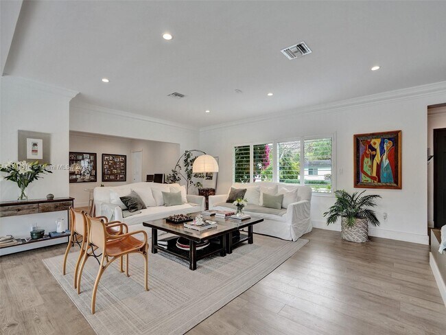 13555 SW 74th Ave in Miami, FL - Building Photo - Building Photo