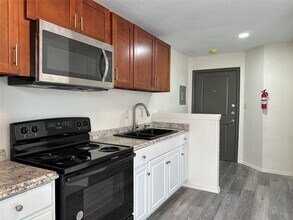 4705 Lyons Ave in Houston, TX - Building Photo - Building Photo