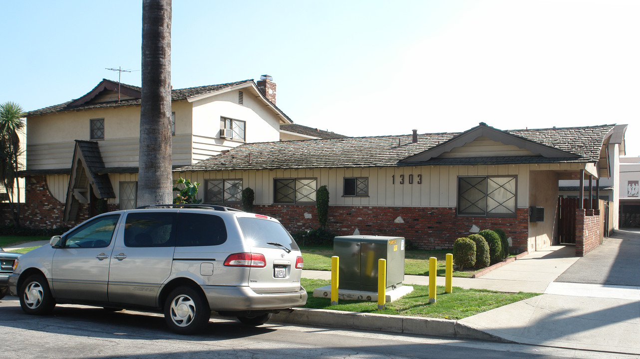 1303 Lyndon St in South Pasadena, CA - Building Photo