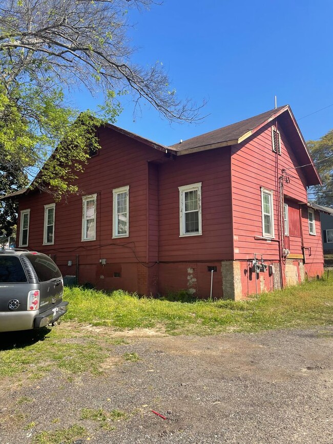 1396 Glover St in Orangeburg, SC - Foto de edificio - Building Photo