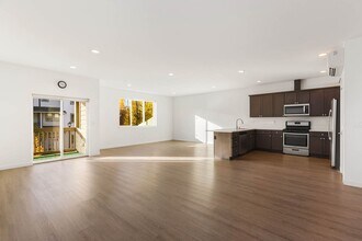 304 S 48th Ct in Renton, WA - Building Photo - Building Photo