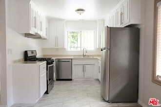 628 Huntley Dr-Unit -3 in West Hollywood, CA - Building Photo - Building Photo