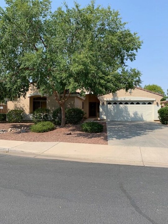 14815 W Port Royale Ln in Surprise, AZ - Building Photo