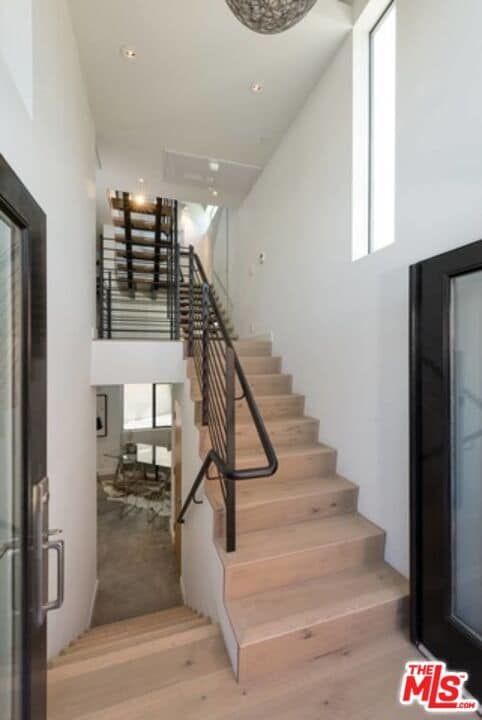 6685 W Daychar Dr in Los Angeles, CA - Building Photo - Building Photo