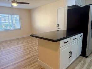 2230 NE 56th Pl, Unit 209 in Fort Lauderdale, FL - Building Photo - Building Photo