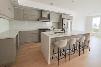 403 W First St in Boston, MA - Building Photo - Building Photo