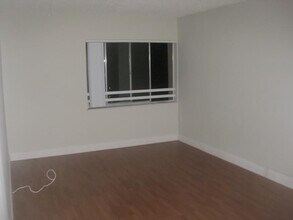 711 N Pine Island Rd in Plantation, FL - Building Photo - Building Photo