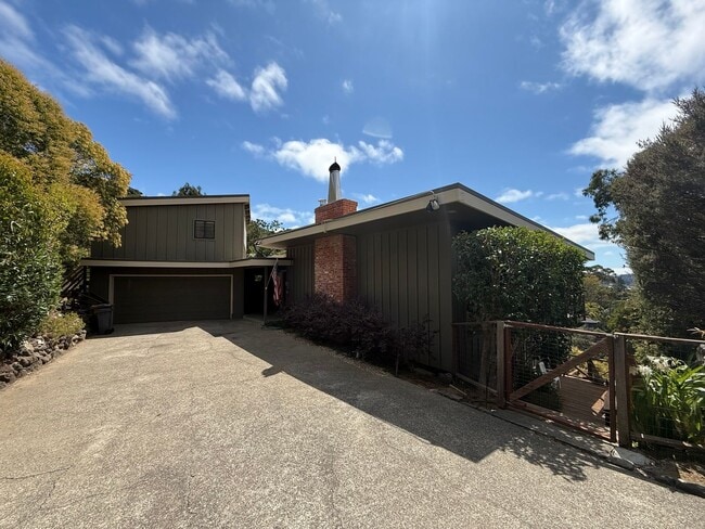 212 Fairhills Dr in San Rafael, CA - Building Photo - Building Photo
