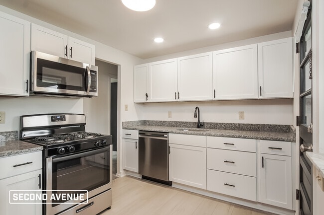 716 Bittersweet Rd in Monroeville, PA - Building Photo - Building Photo