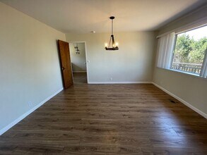 27 Whitman Ct in San Carlos, CA - Building Photo - Building Photo