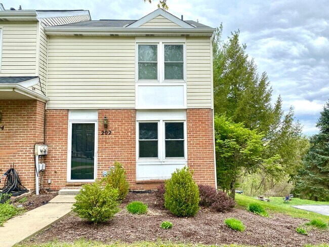 202 Meadowview Dr in Canonsburg, PA - Building Photo - Building Photo