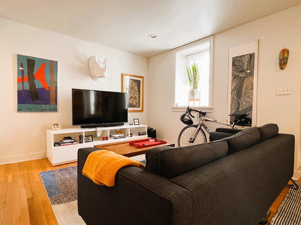 2327 Brown St, Unit 1F in Philadelphia, PA - Building Photo