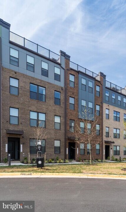 20274 Newfoundland Sq in Ashburn, VA - Foto de edificio