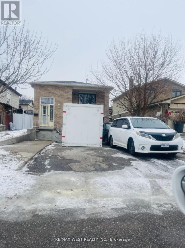 82 Dafoe Crescent in Brampton, ON - Building Photo - Building Photo