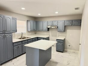 2210 Blaine St in Laredo, TX - Building Photo - Building Photo