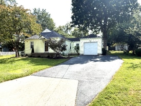 11702 Kings Ln in Louisville, KY - Building Photo